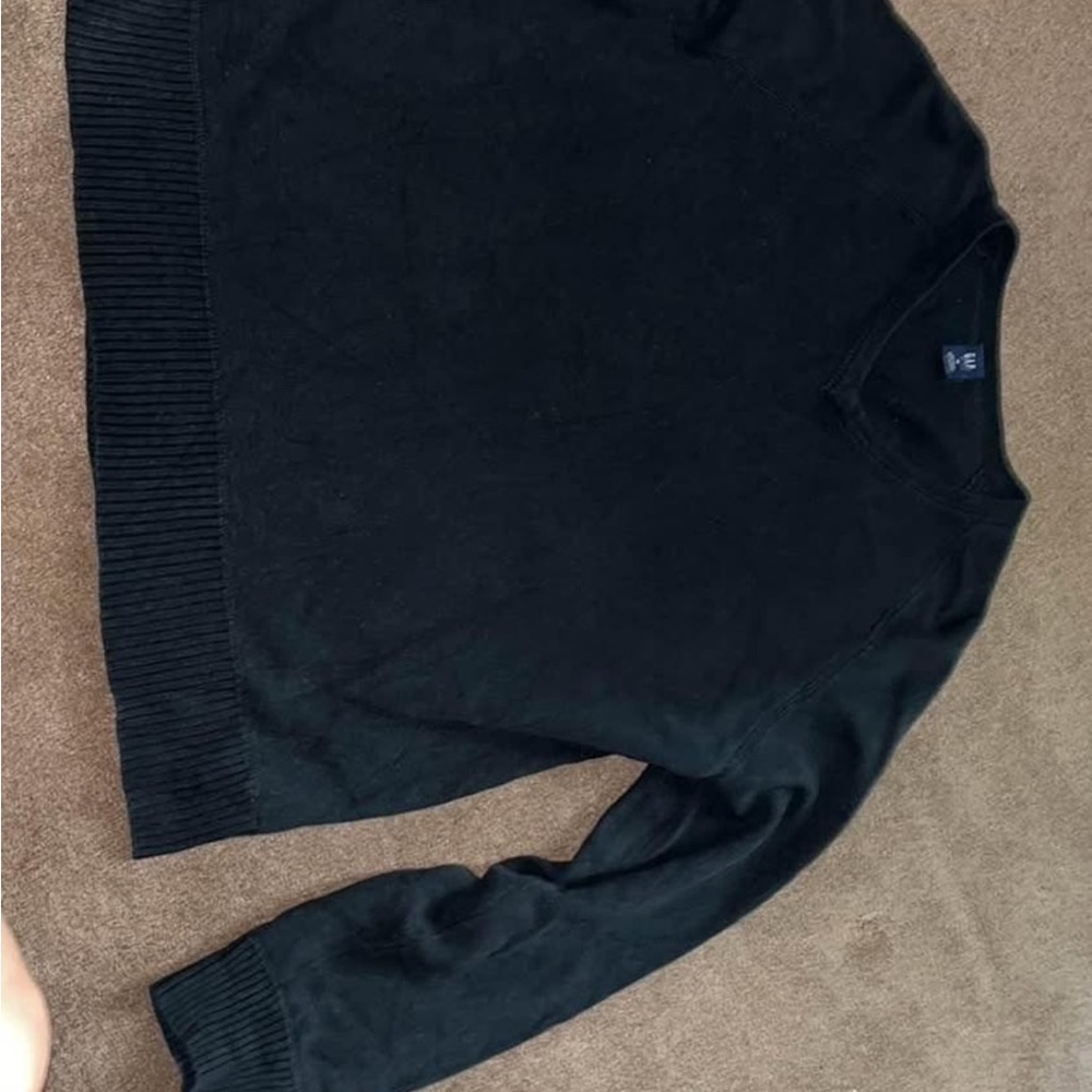 NWOT Men's GAP v neck Black Sweater Sz med